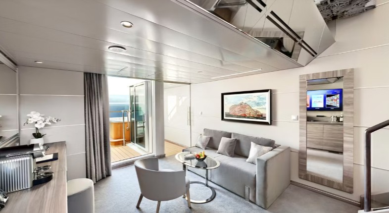 Yacht Club Duplex Suite with Whirlpool