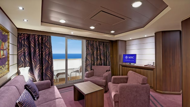 Yacht Club Executive & Family Suite (Balcony)