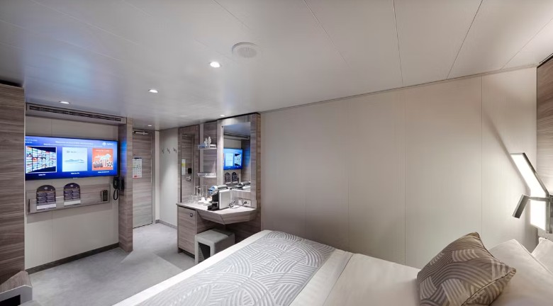 Yacht Club Interior Suite