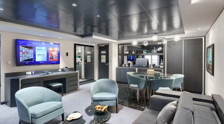 Yacht Club Royal Suite
