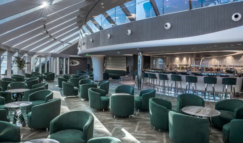 The Top Sail Lounge with panoramic sea views